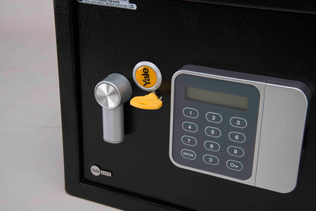 YALE Safe Guest Laptop YLG/200/DB1